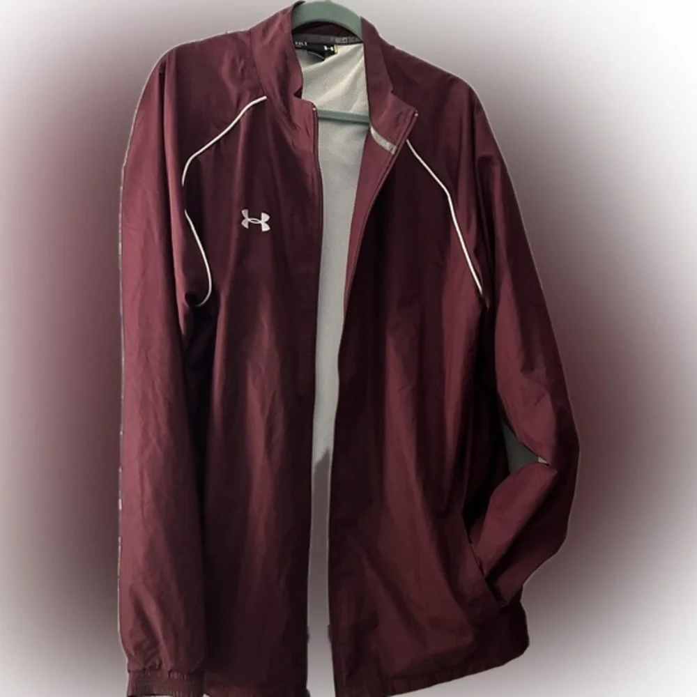 Under Armour lightweight maroon